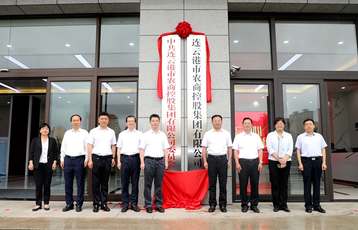 領導合影.jpg 領導合影.jpg