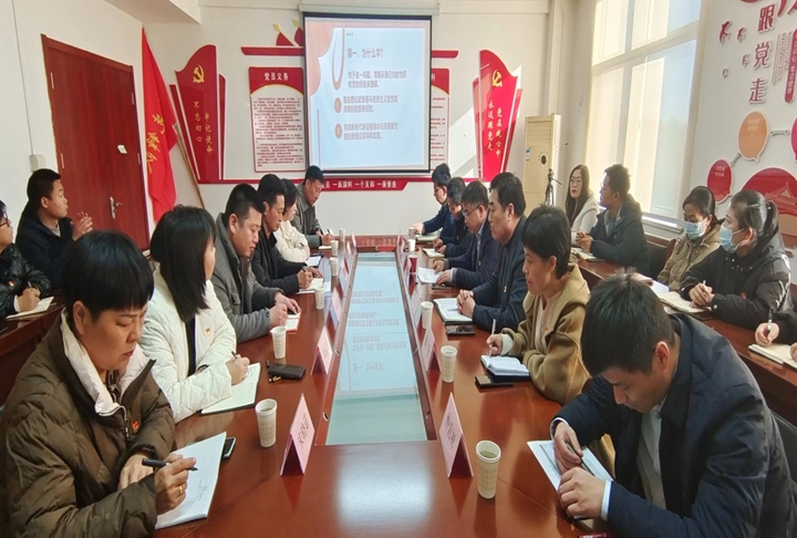 張明才講授主題教育專題黨課.jpg 張明才講授主題教育專題黨課.jpg